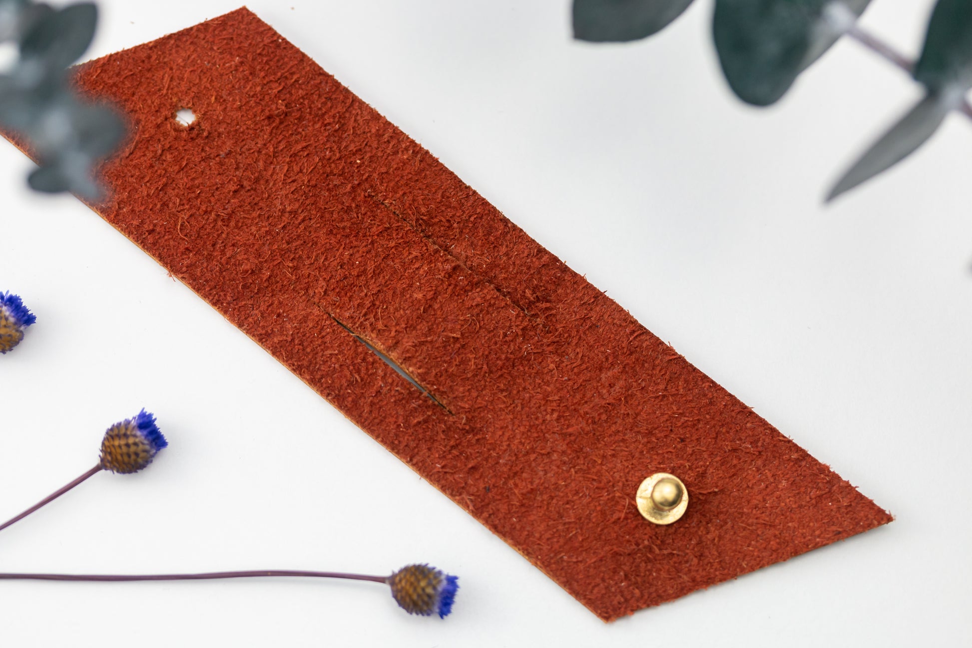 Cognac genuine leather cable management strap with Stud & Post hardware, handcrafted large cord keeper for computer cables, power cords, chargers and workspace organization by Keyaiira
