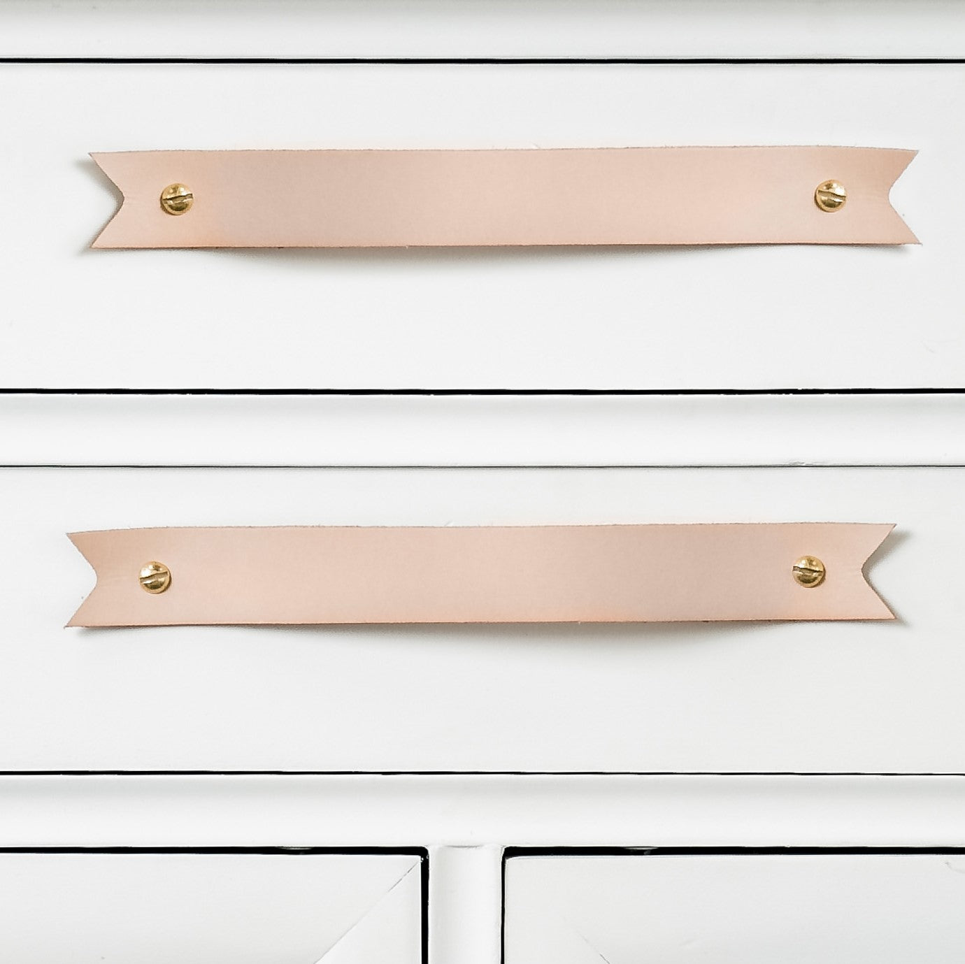 Leather Drawer Pulls and Cabinet Handles >