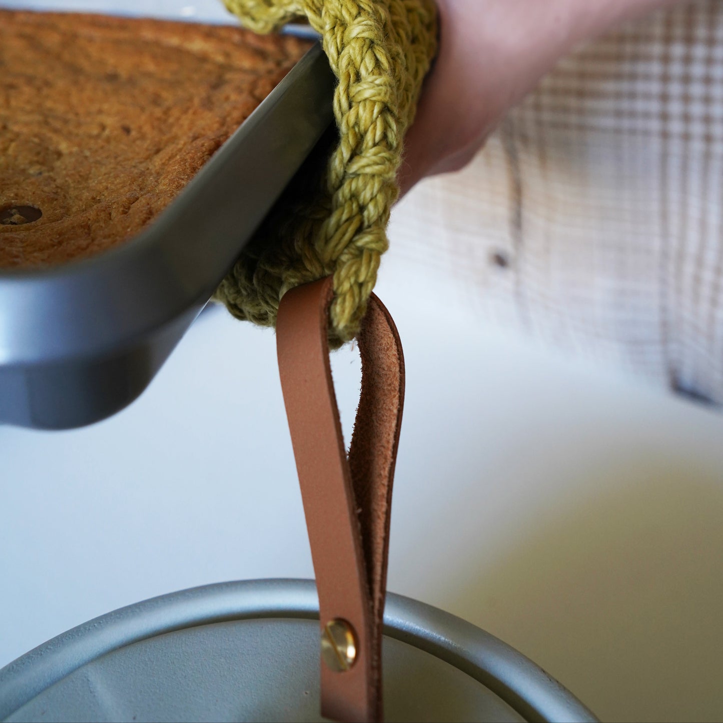 Detachable leather hanging loop in use with a knit potholder — Keyaiira leather hanging loop demonstration.