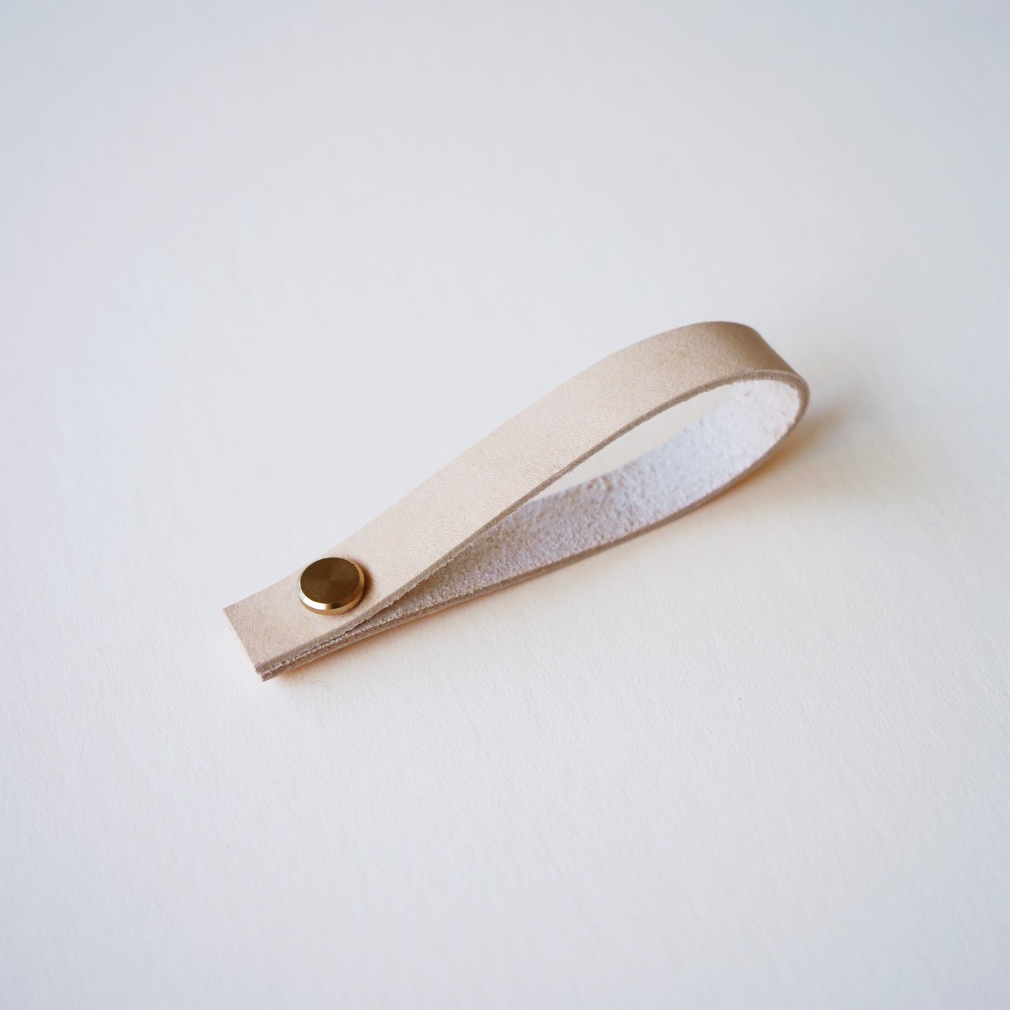 Natural vegetable-tanned leather hanging loop with brass rivet handcrafted detachable leather loop by Keyaiira.