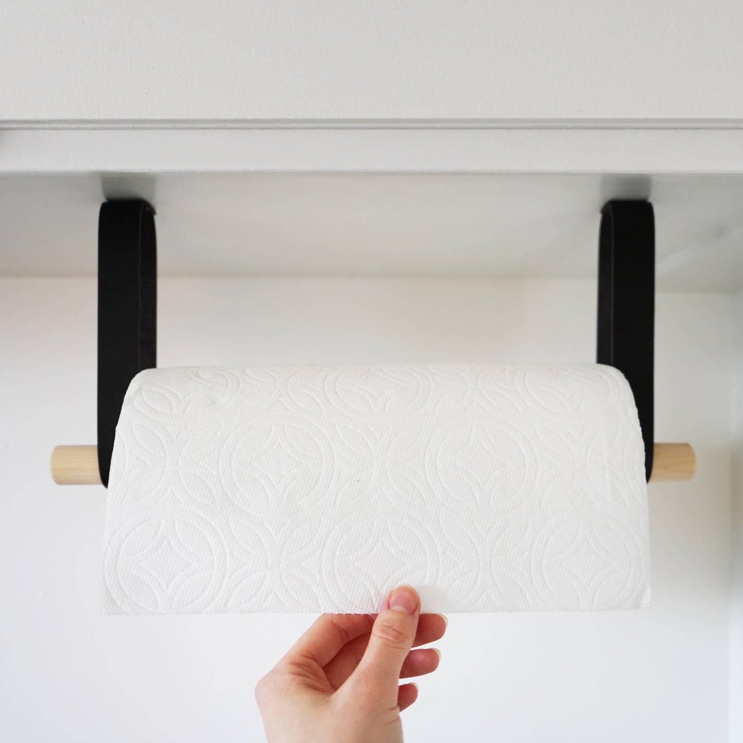 Paper Towel Holder Under Cabinet or Wall Mount, Black, Brass